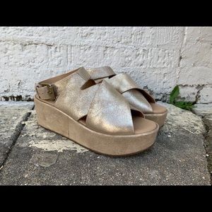 Matisse Runaway Gold Platform Wedge NWT